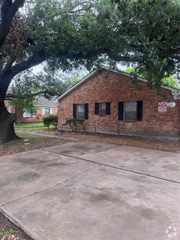 Building Photo - 5810 Clarewood Dr