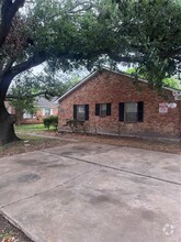 Building Photo - 5810 Clarewood Dr