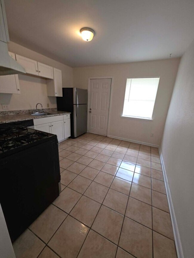 Foto del edificio - 2 bed Duplex Unit in NE Pensacola off N Davis Highway