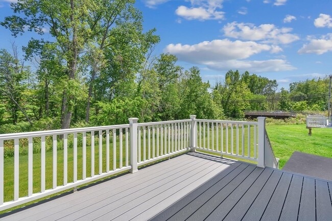 Building Photo - 204 Mountain Rd