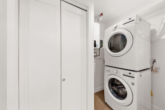 Foto del edificio - 30 Hermosa Ave