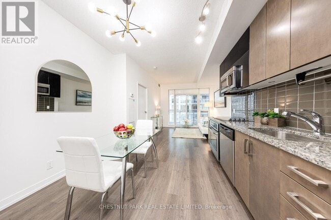 Building Photo - 98 Lillian St