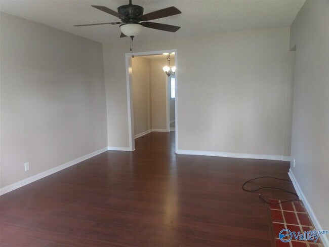 Foto del edificio - 2035 Vanderbilt Dr SW