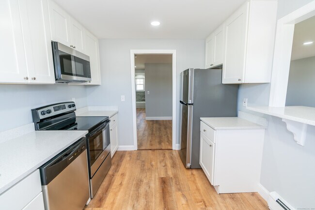 Building Photo - 695 Talcottville Rd