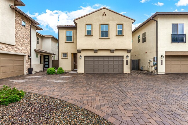 Building Photo - SONORAN FOOTHILLS 4 BEDROOM 2.5 SFH