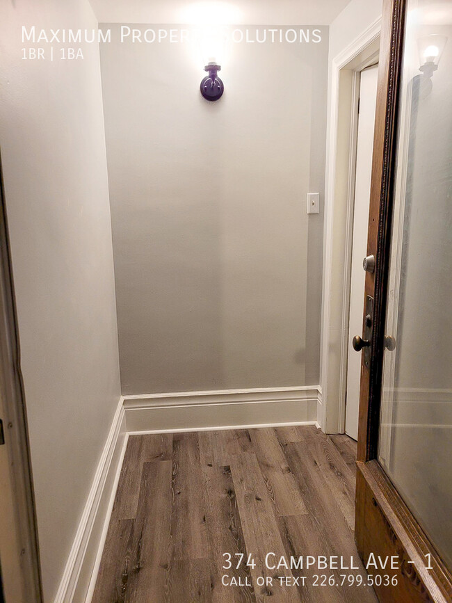 Building Photo - Gorgeous Newly Renovated Apartment ALL INC...