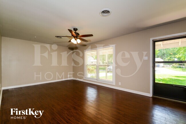 Foto del edificio - 12465 Larkwood Dr