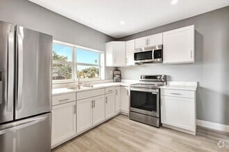 Building Photo - 3708 Roseland Dr