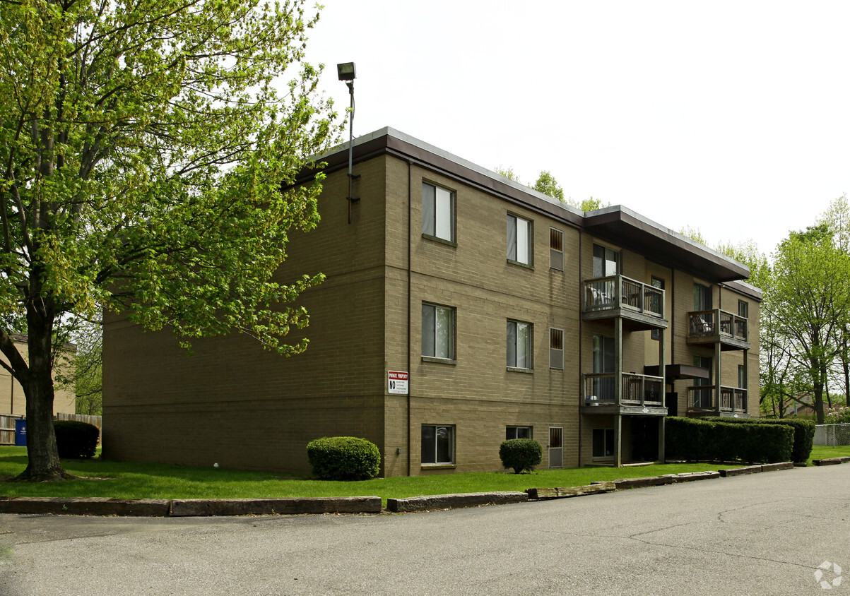 Primary Photo - Commodore Arms Apartments
