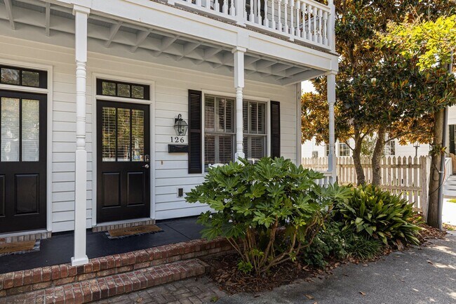 Building Photo - Downtown Beaufort Townhome Available Now!