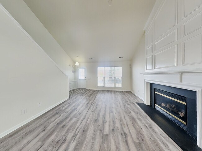 Foto del edificio - 8627 Challenger Dr