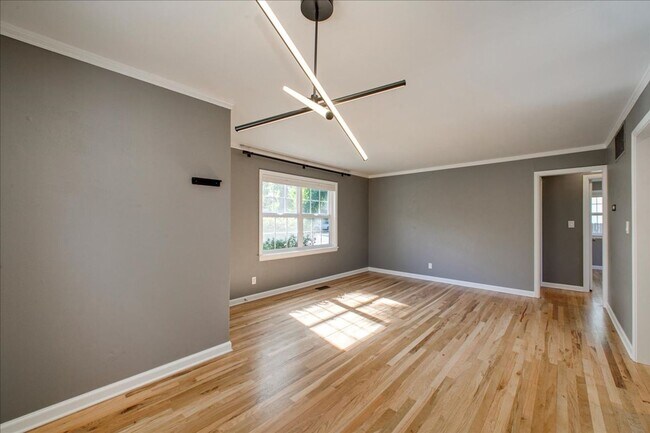 Building Photo - Adorable Corner Lot Home in North End