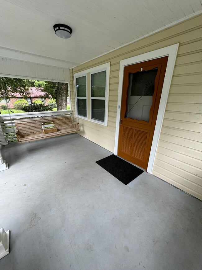 Building Photo - Charming Midtown Bungalow