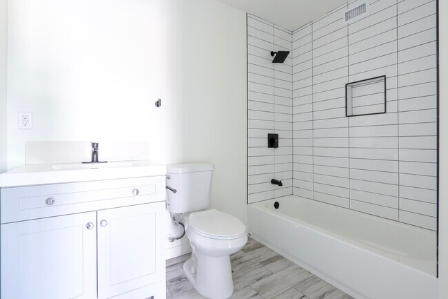 Foto del edificio - 5563 Carlin St