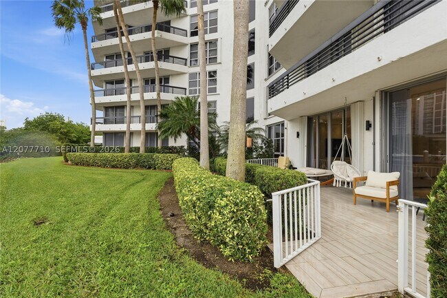 Foto del edificio - 3500 Mystic Pointe Dr