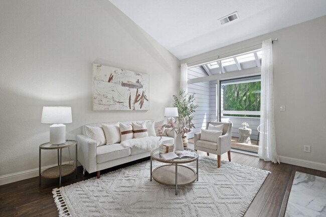 Foto del edificio - 1735 Parkview Green Cir