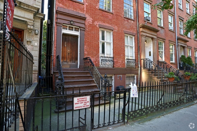 Building Photo - 404 W 20th St