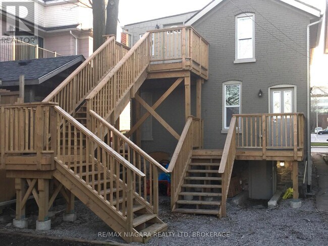 Photo du bâtiment - 4686 Zimmerman Ave