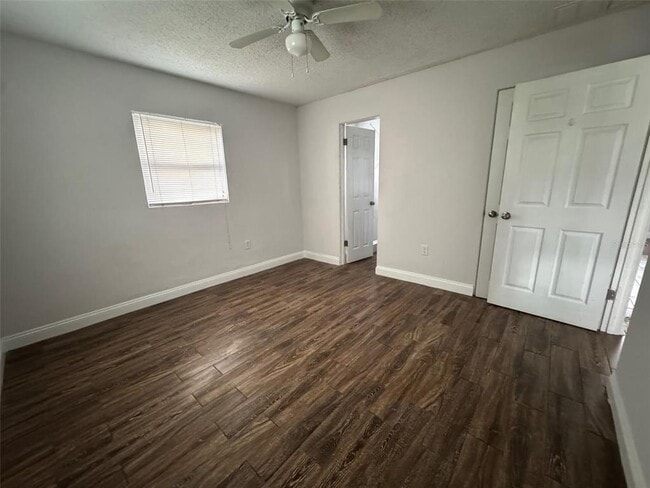 Building Photo - 505 Varsity St