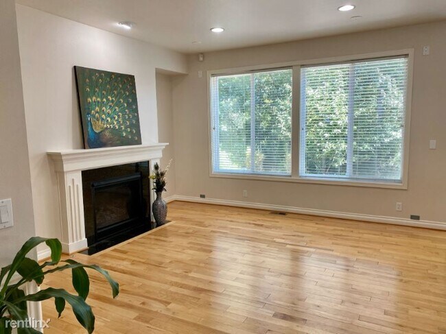 Building Photo - 4 br, 2.5 bath House - 6124 189TH PL NE