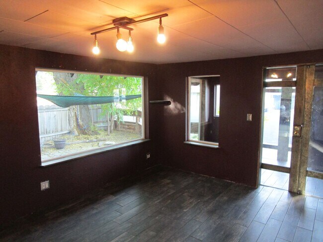 Foto del edificio - Custom 3 Bedroom Home Near Ochoco Creek Pa...
