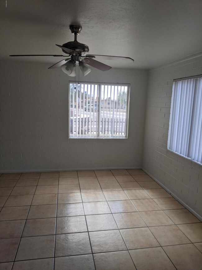 Foto del edificio - 10001 N 18th Ave