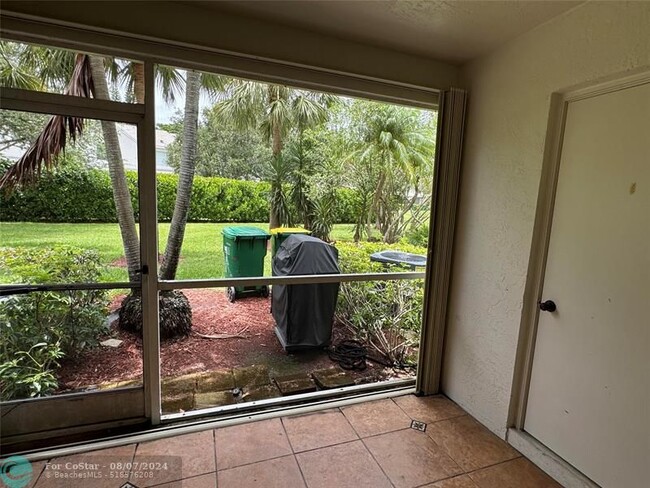 Building Photo - 7909 Sanibel Dr
