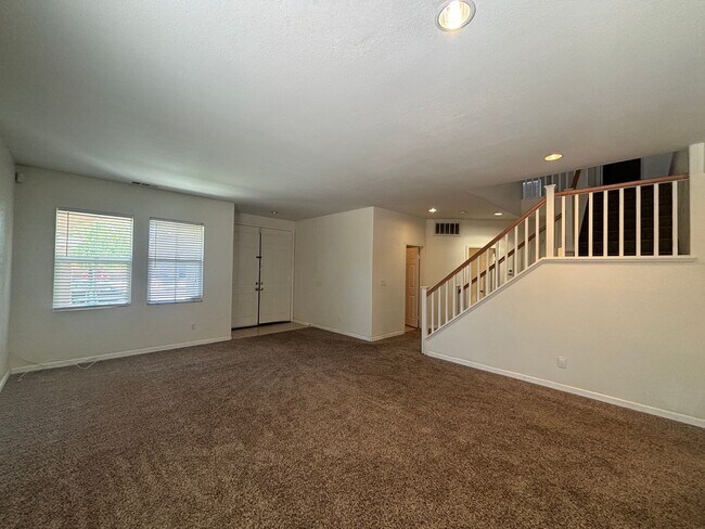 Foto del edificio - 44321 Sunmist Ct