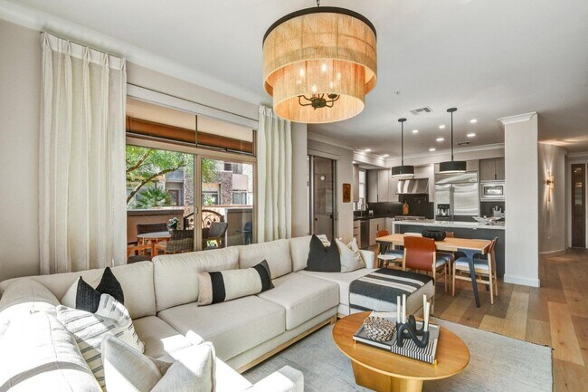 Foto del edificio - 4909 N Woodmere Fairway