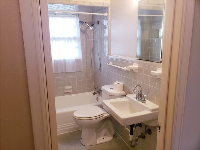 Foto del edificio - 6556 St Moritz Ave