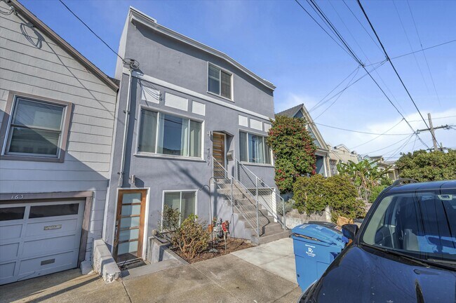 Building Photo - 167 Maynard St