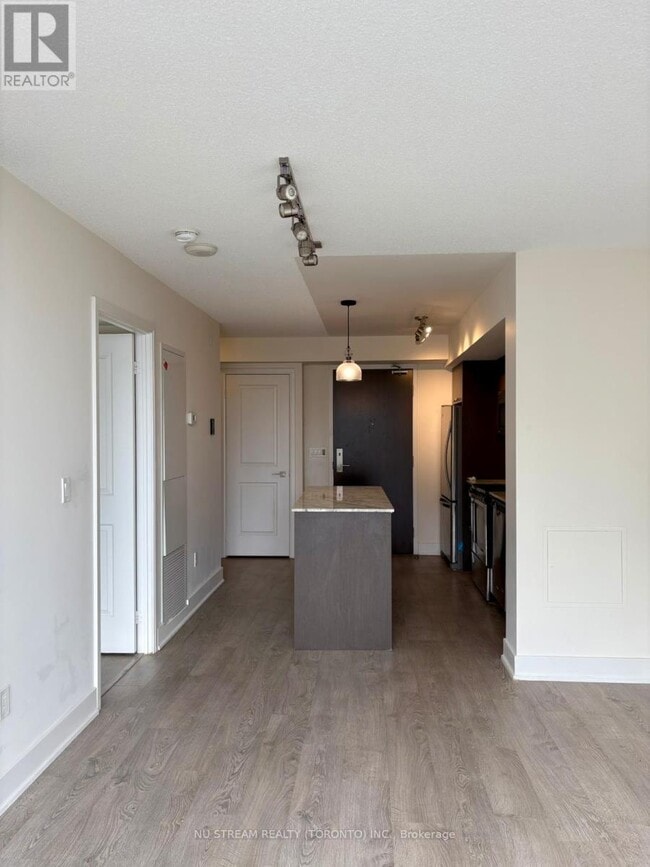 Building Photo - 88 Sheppard Ave E