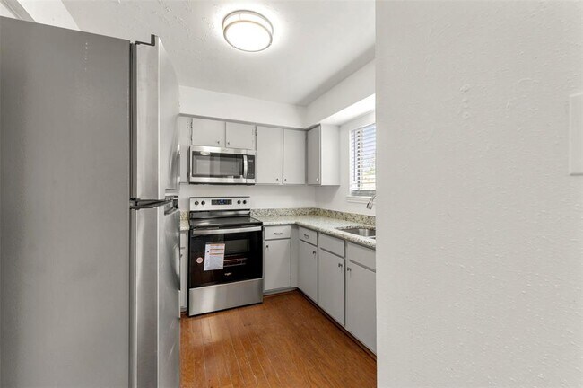Building Photo - 7814 Greenedge Dr