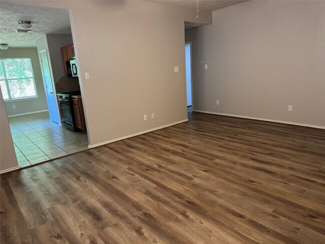 Building Photo - 33114 Cottonwood Bend