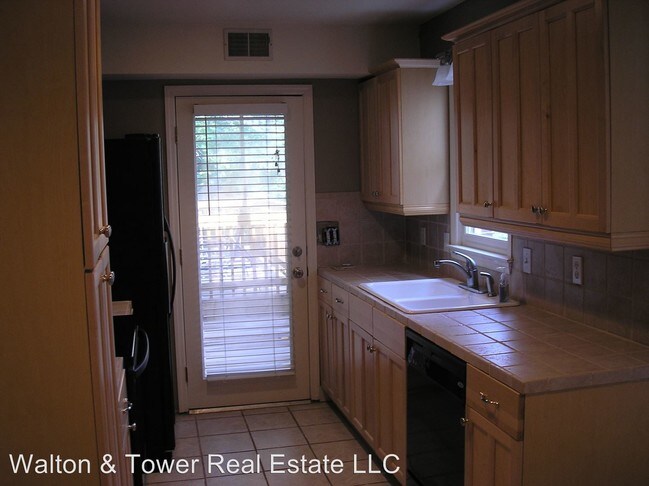 Foto del edificio - 4857 Riverwood Pl