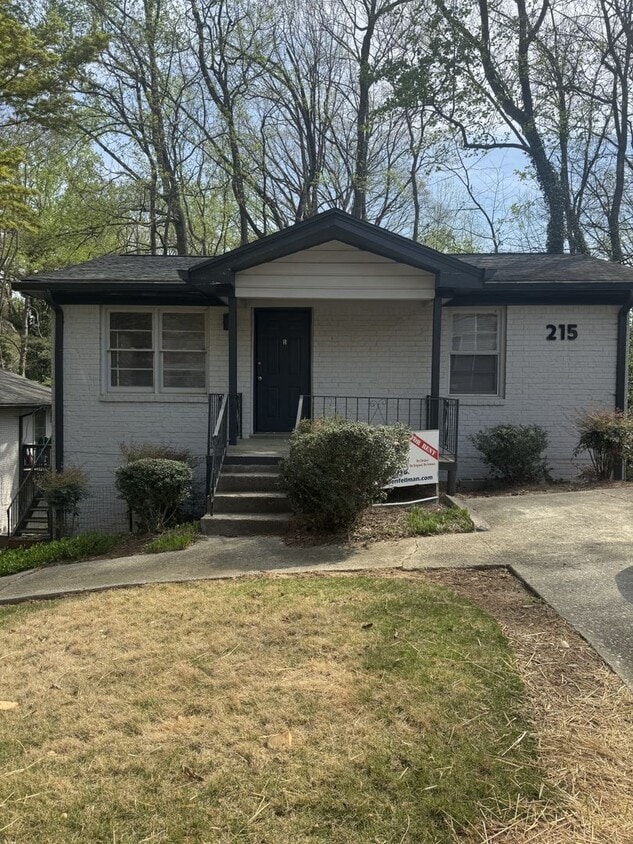 Building Photo - 215 Hillcrest Ave
