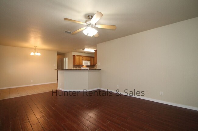 Foto del edificio - Spacious Duplex!