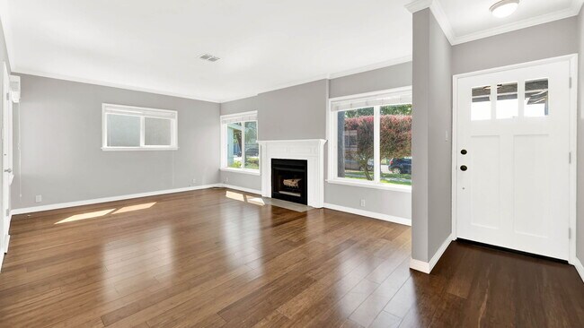 Building Photo - 8424 Gonzaga Ave