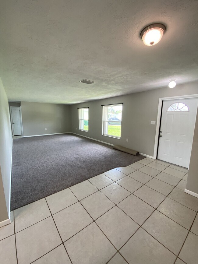 Building Photo - 2170 Emerald Ct
