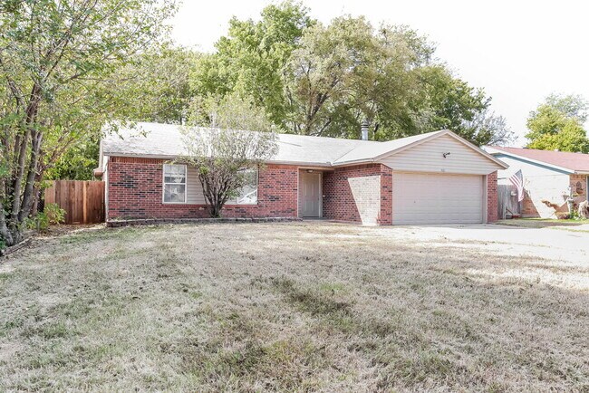Building Photo - 501 Ramblin Oaks Dr