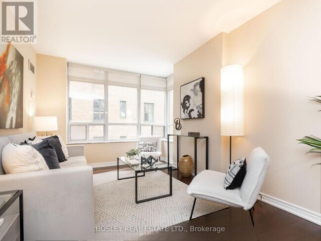 Photo du bâtiment - 60 St Clair Ave W