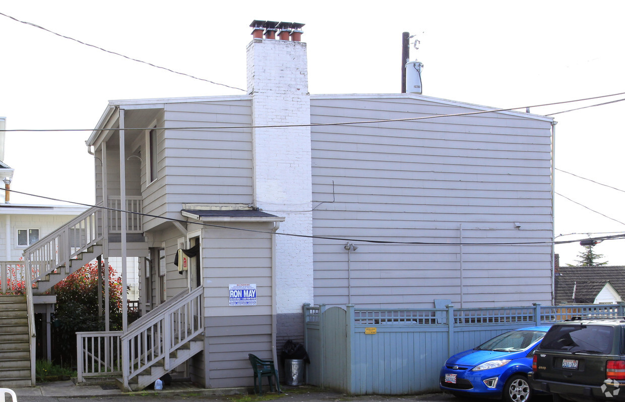 Building Photo - Harbor View Apartments