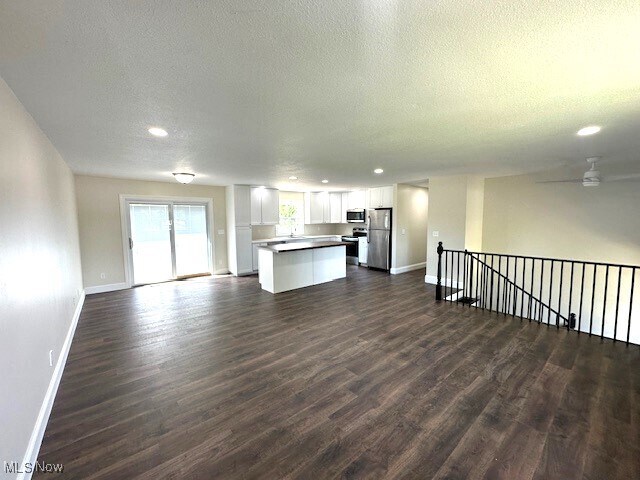 Building Photo - 6220 Rollins Dr