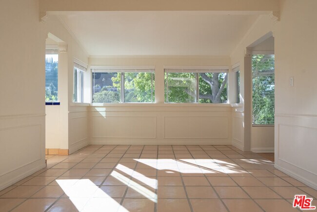 Foto del edificio - 2401 Meadow Valley Terrace