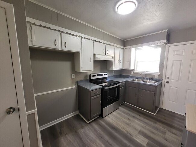 Building Photo - 2 bedroom 1 bath