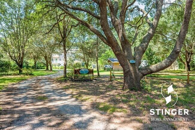 Building Photo - 3 Bedroom / 2 Bath For Rent In St. Helena ...