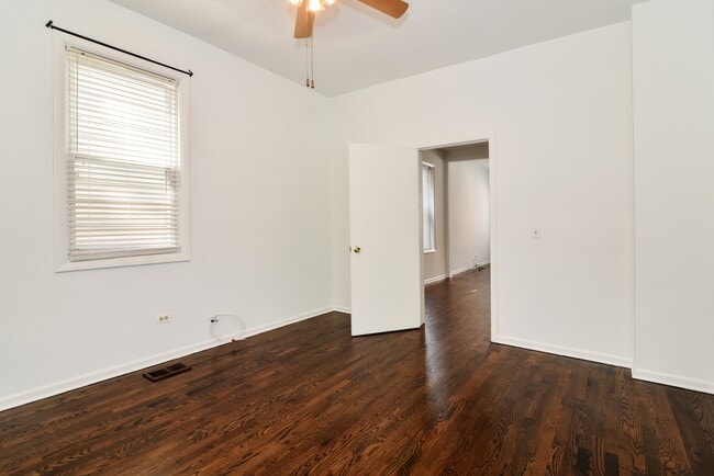 Building Photo - 725 N Throop St