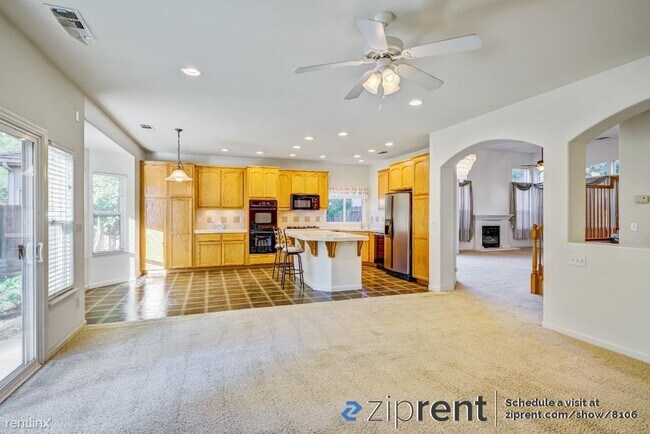 Foto del edificio - 4 br, 3.5 bath House - 7050 Emerald Street...