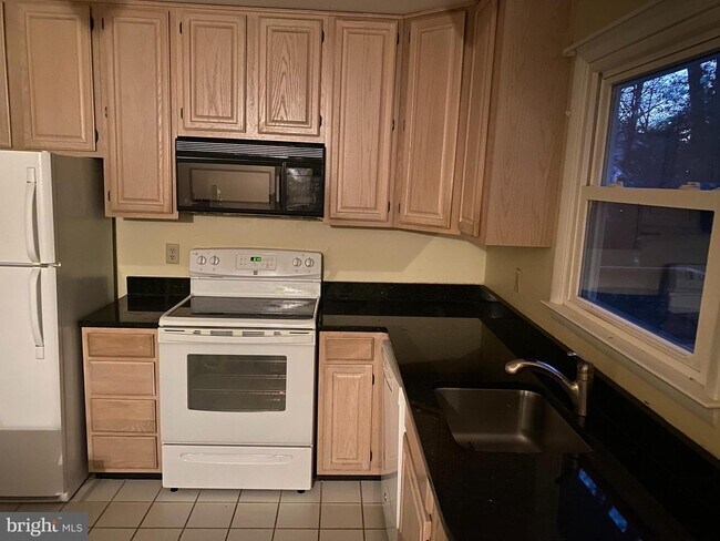 Foto del edificio - 532 West Dr