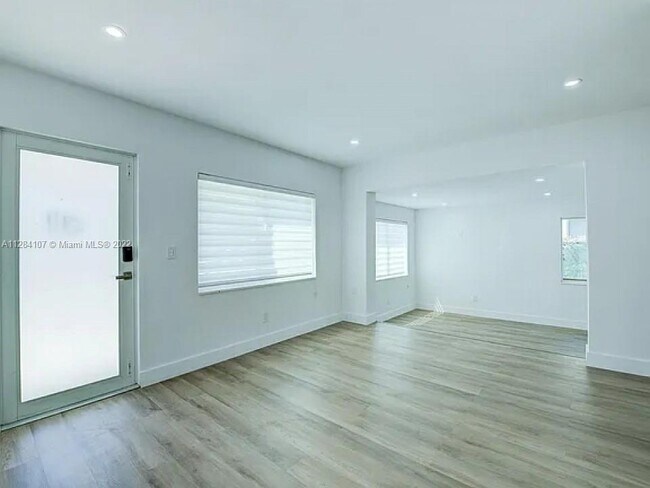 Foto del edificio - 1499 NE 152nd St